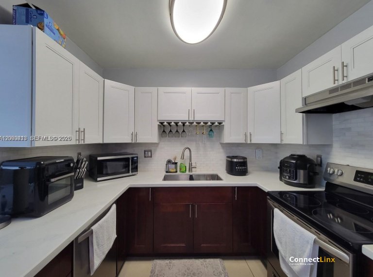 Photo 4 of 3 bed single family home in Pembroke Pines