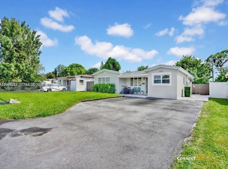 Photo 5 of 3 bed single family home in Pembroke Pines