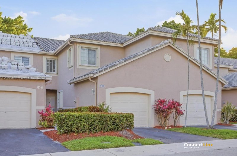 3 bed townhome in Weston