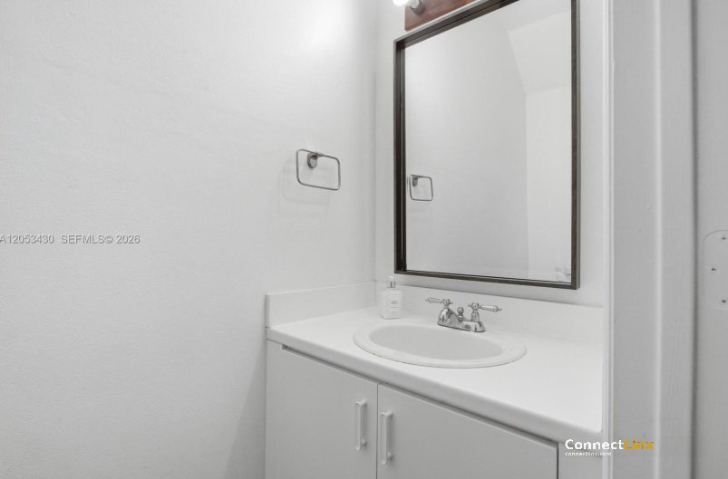 Photo 5 of 3 bed townhouse in Weston