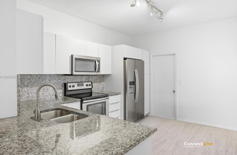 Photo 7 of 3 bed townhouse in Weston