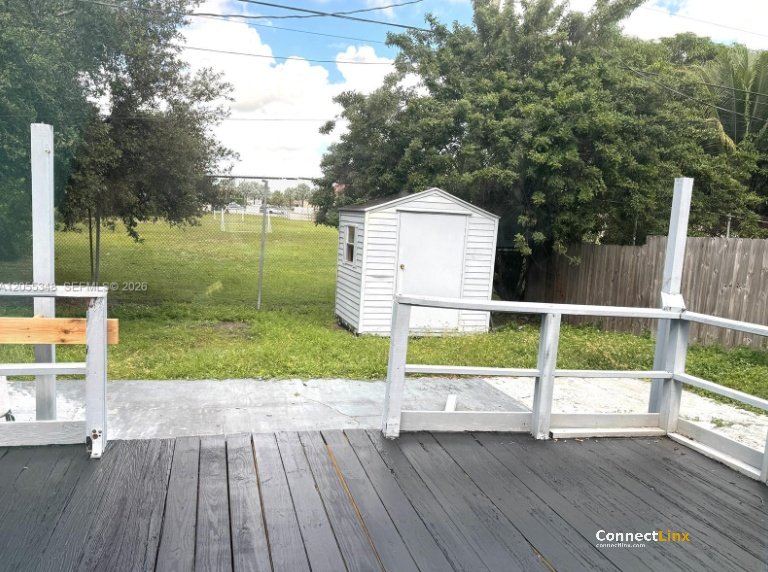 3 bed house in Hollywood