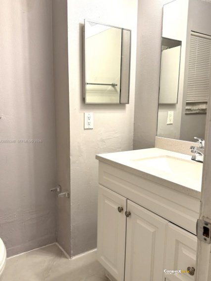 Photo 5 of 3 bed single family home in Hollywood