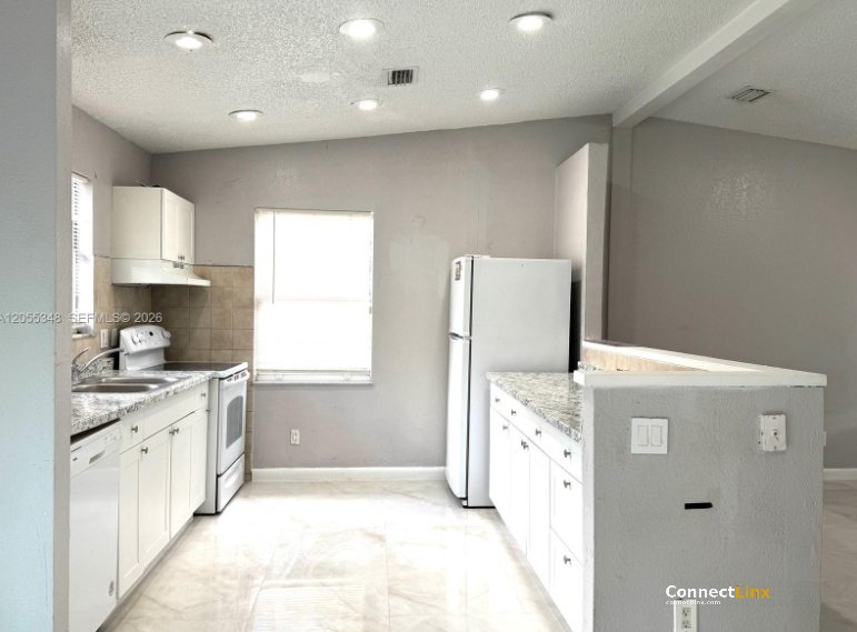 Photo 8 of 3 bed single family home in Hollywood