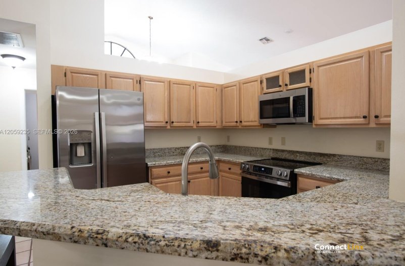 Photo 2 of 3 bed single family home in Davie