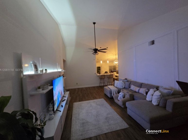 Photo 6 of 3 bed single family home in Pembroke Pines