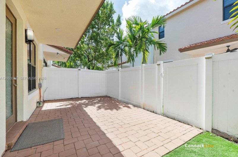 Photo 8 of 3 bed townhouse in Pembroke Pines