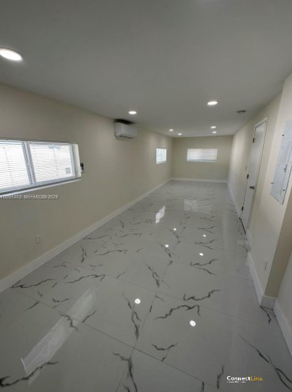Photo 5 of 3 bed single family home in Hollywood