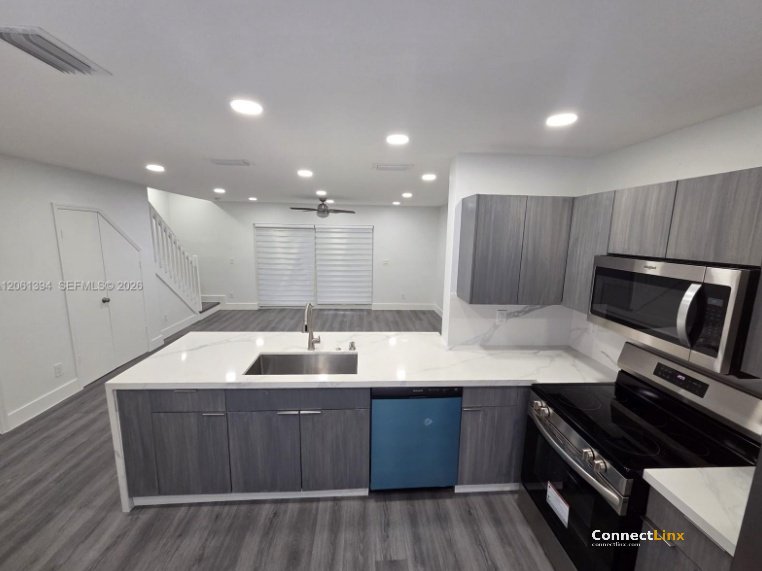 2 bed townhome in Pembroke Pines
