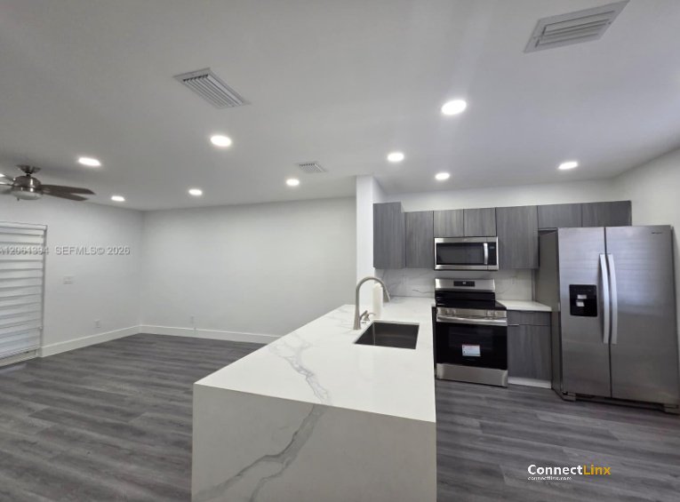 Photo 4 of 2 bed townhouse in Pembroke Pines