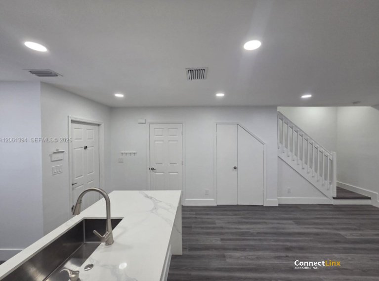 Photo 5 of 2 bed townhouse in Pembroke Pines