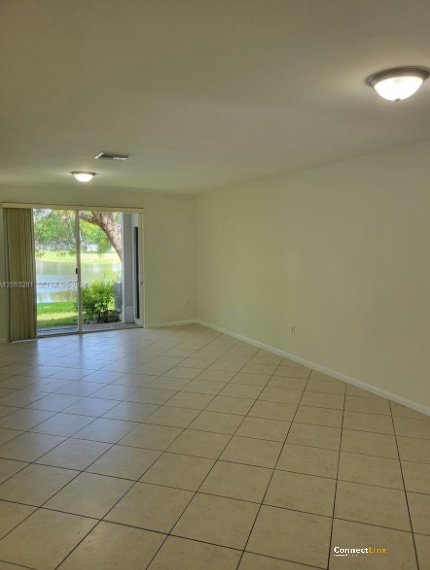 Photo 7 of 3 bed townhouse in Miramar