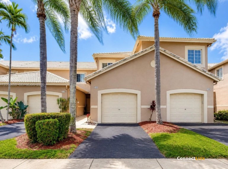 3 bed townhome in Weston