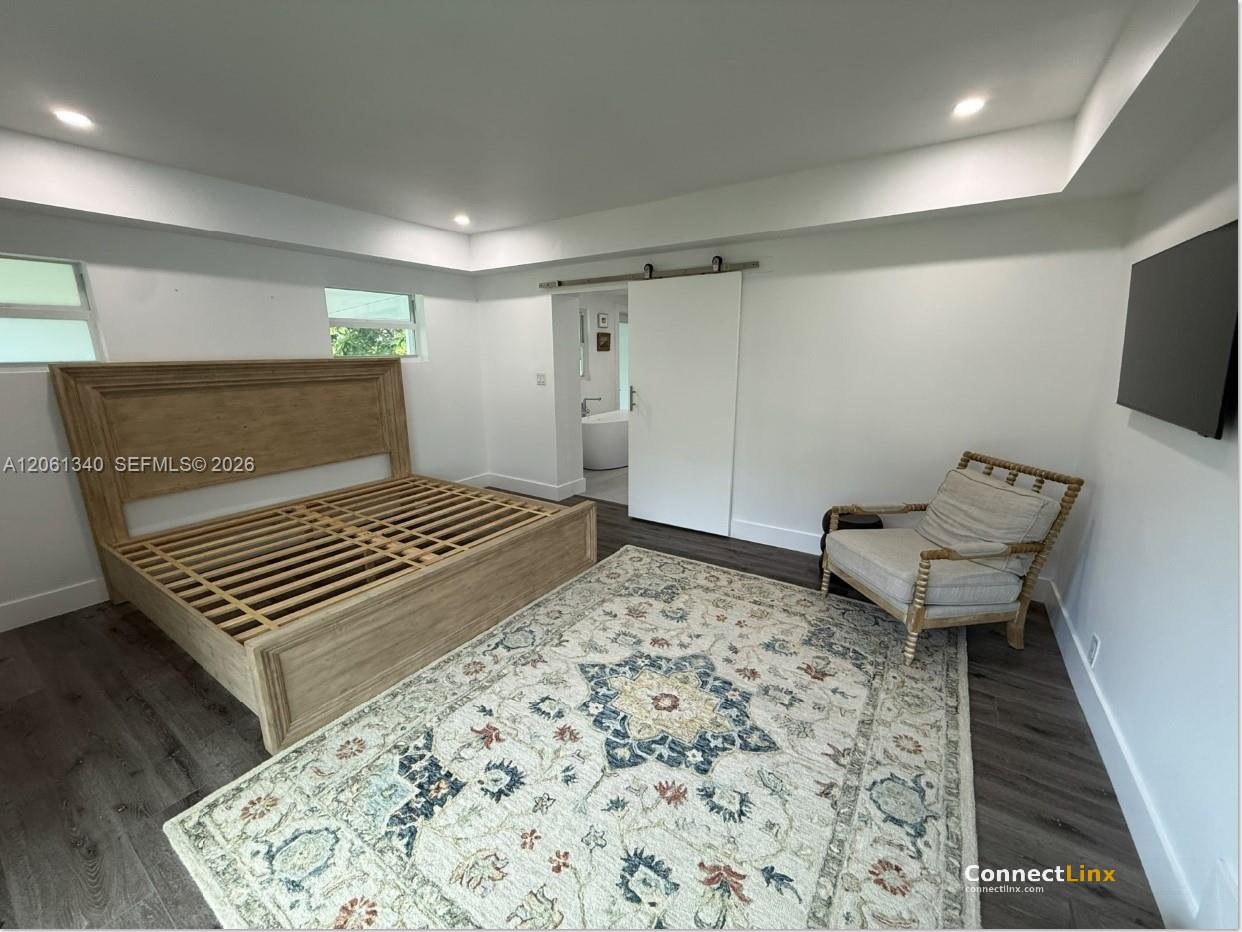 Photo 5 of 3 bed single family home in Miami