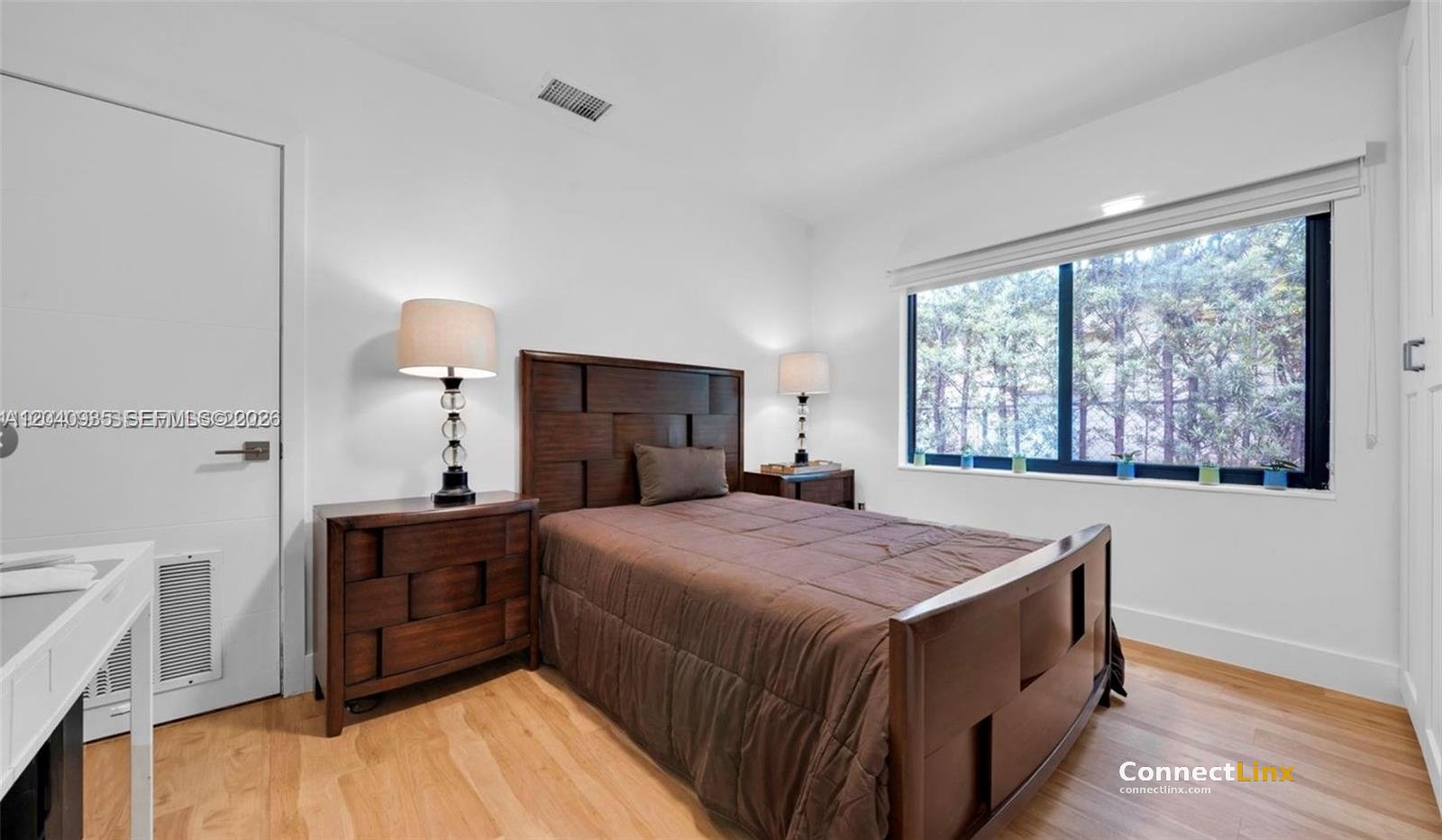 Photo 5 of 3 bed single family home in Miami