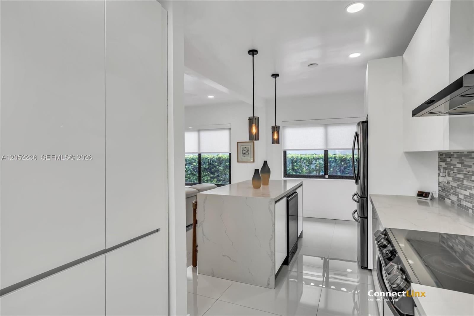 Photo 4 of 3 bed single family home in Miami