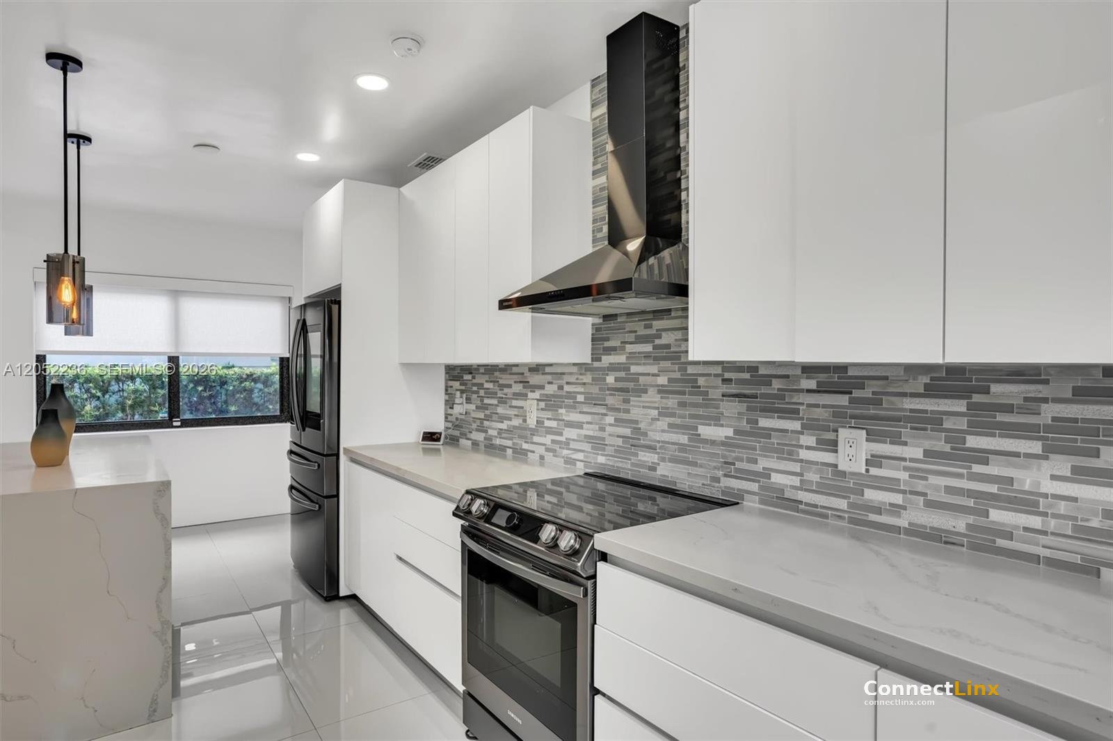 Photo 5 of 3 bed single family home in Miami