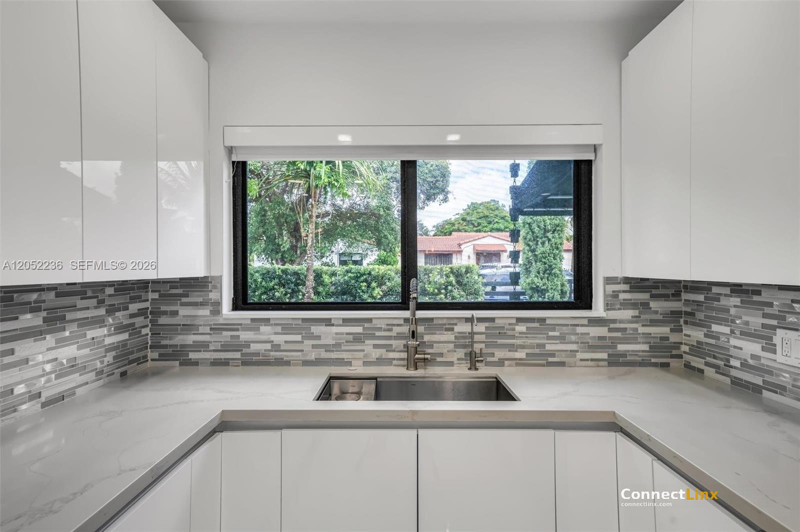 Photo 6 of 3 bed single family home in Miami
