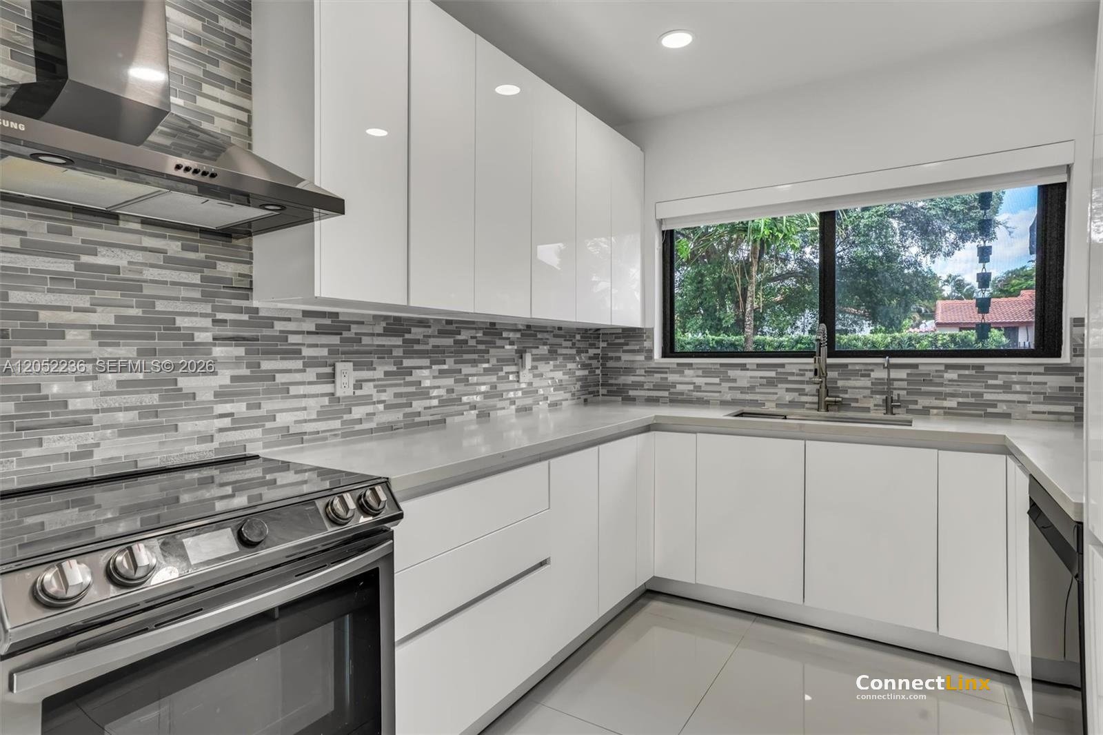 Photo 8 of 3 bed single family home in Miami