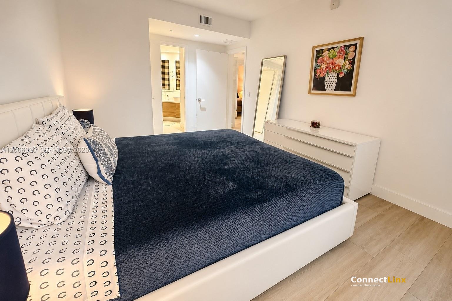 Photo 6 of 2 bed condo in Miami