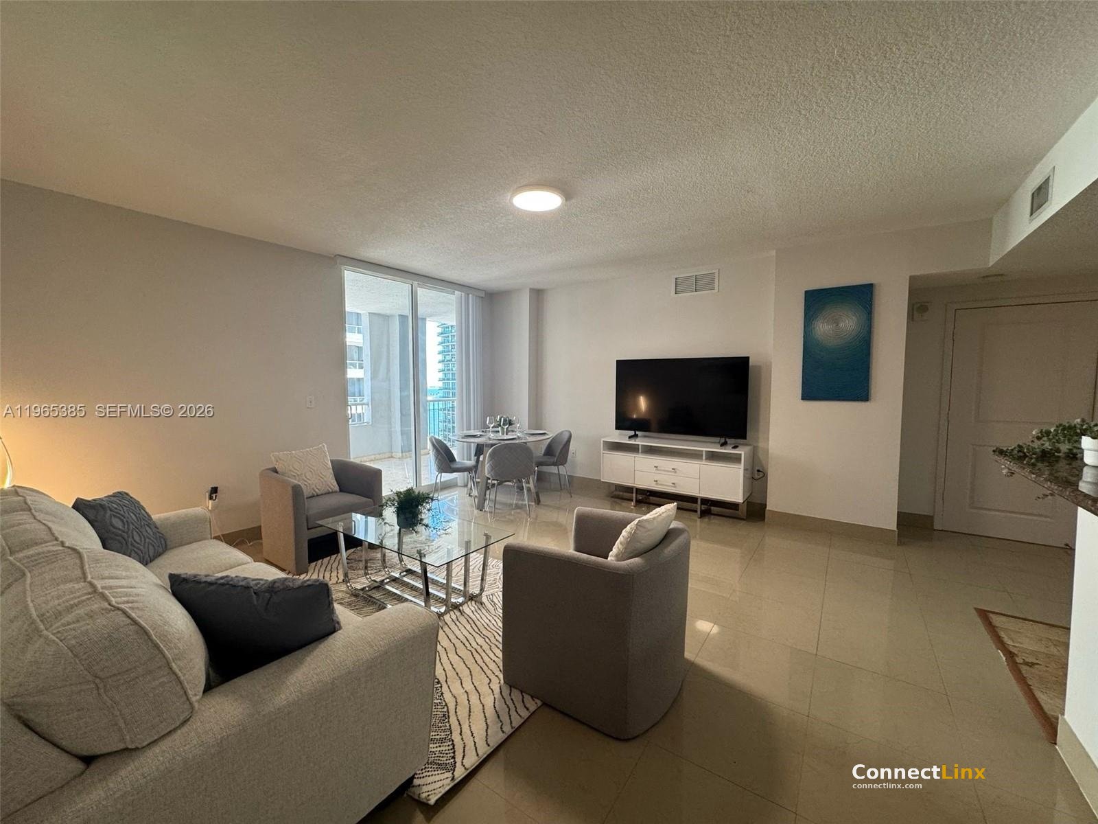 2 bed condo in Miami