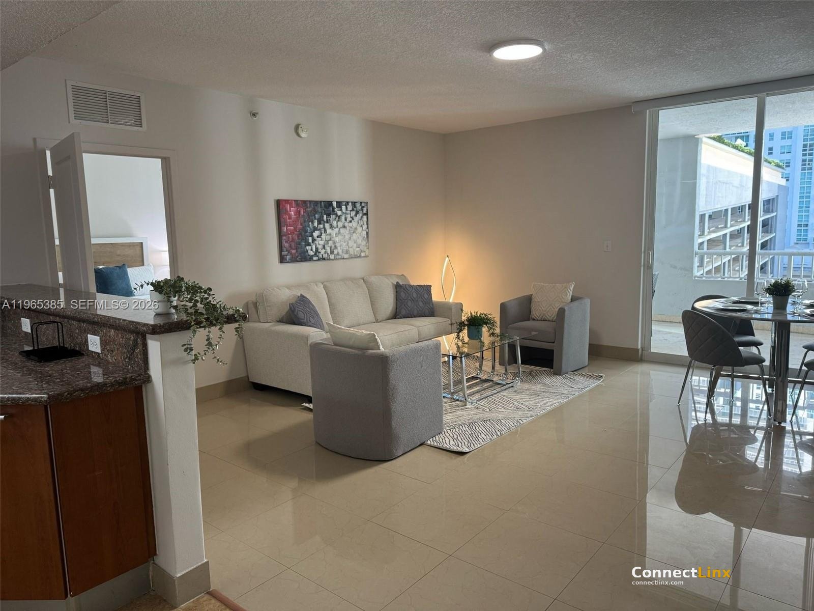 Photo 2 of 2 bed condo in Miami