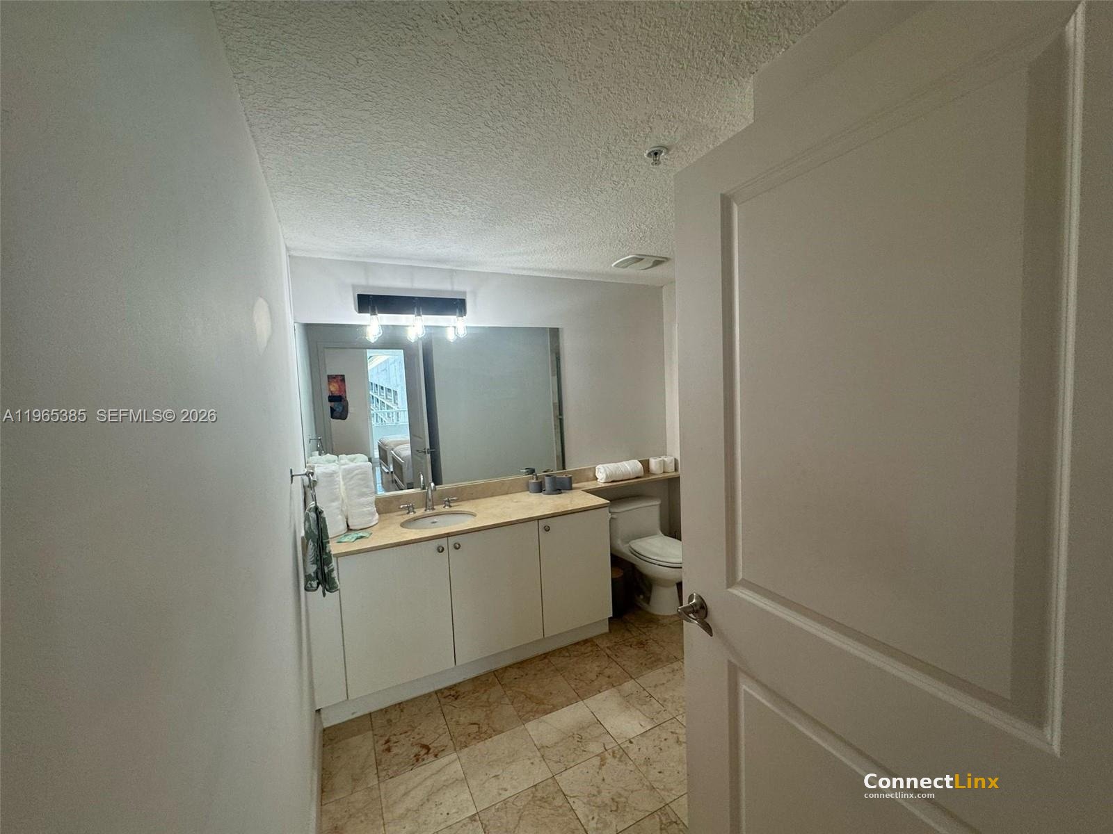 Photo 6 of 2 bed condo in Miami