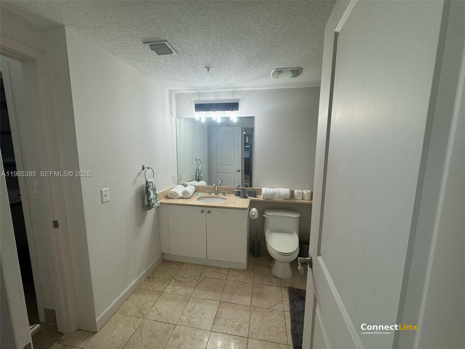Photo 7 of 2 bed condo in Miami