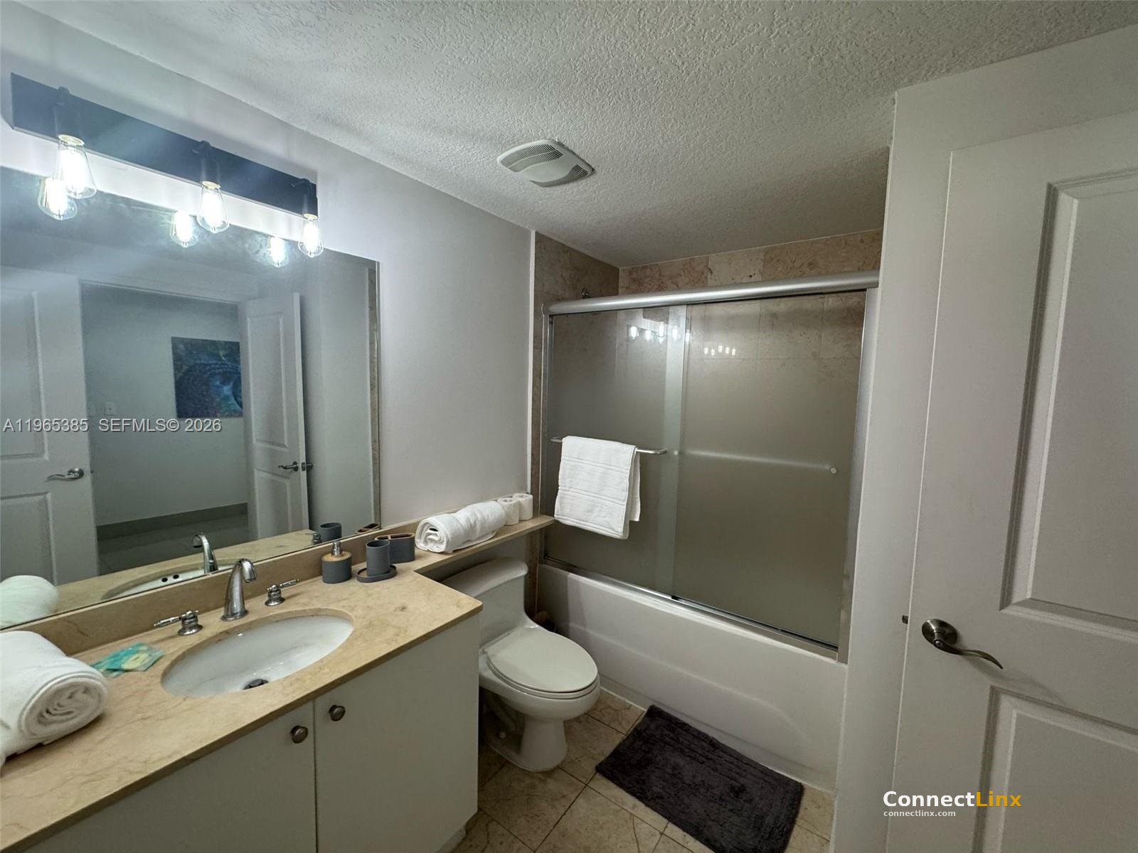 Photo 8 of 2 bed condo in Miami
