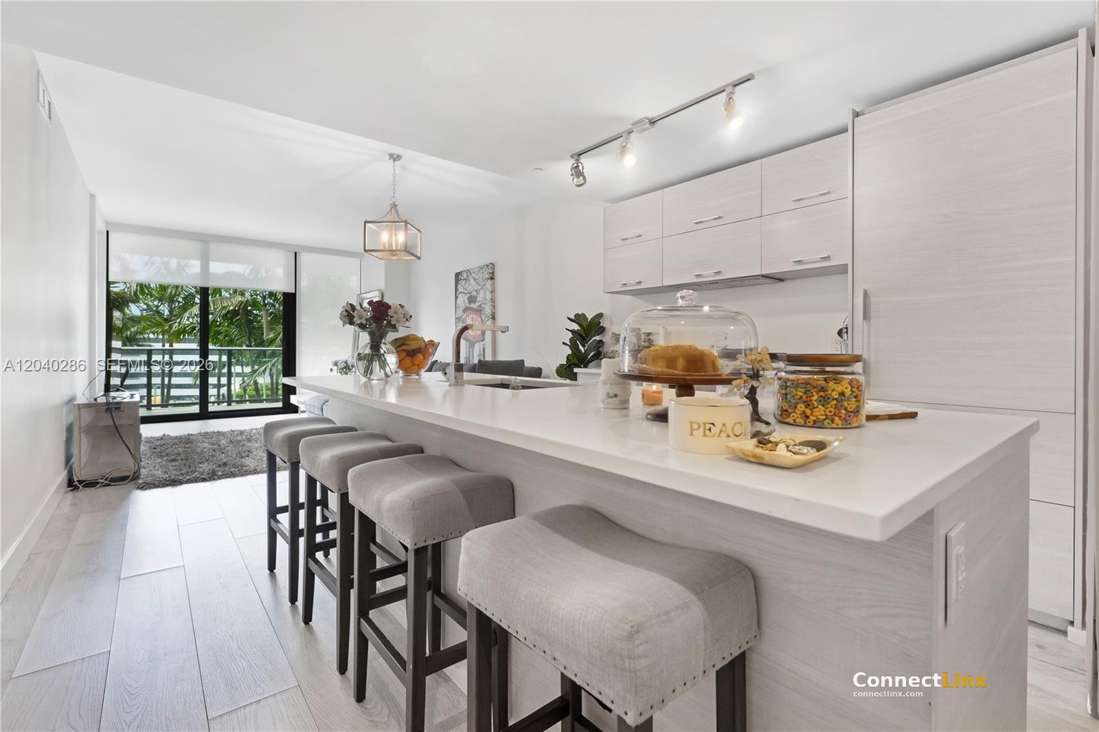 Photo 2 of 2 bed condo in Miami