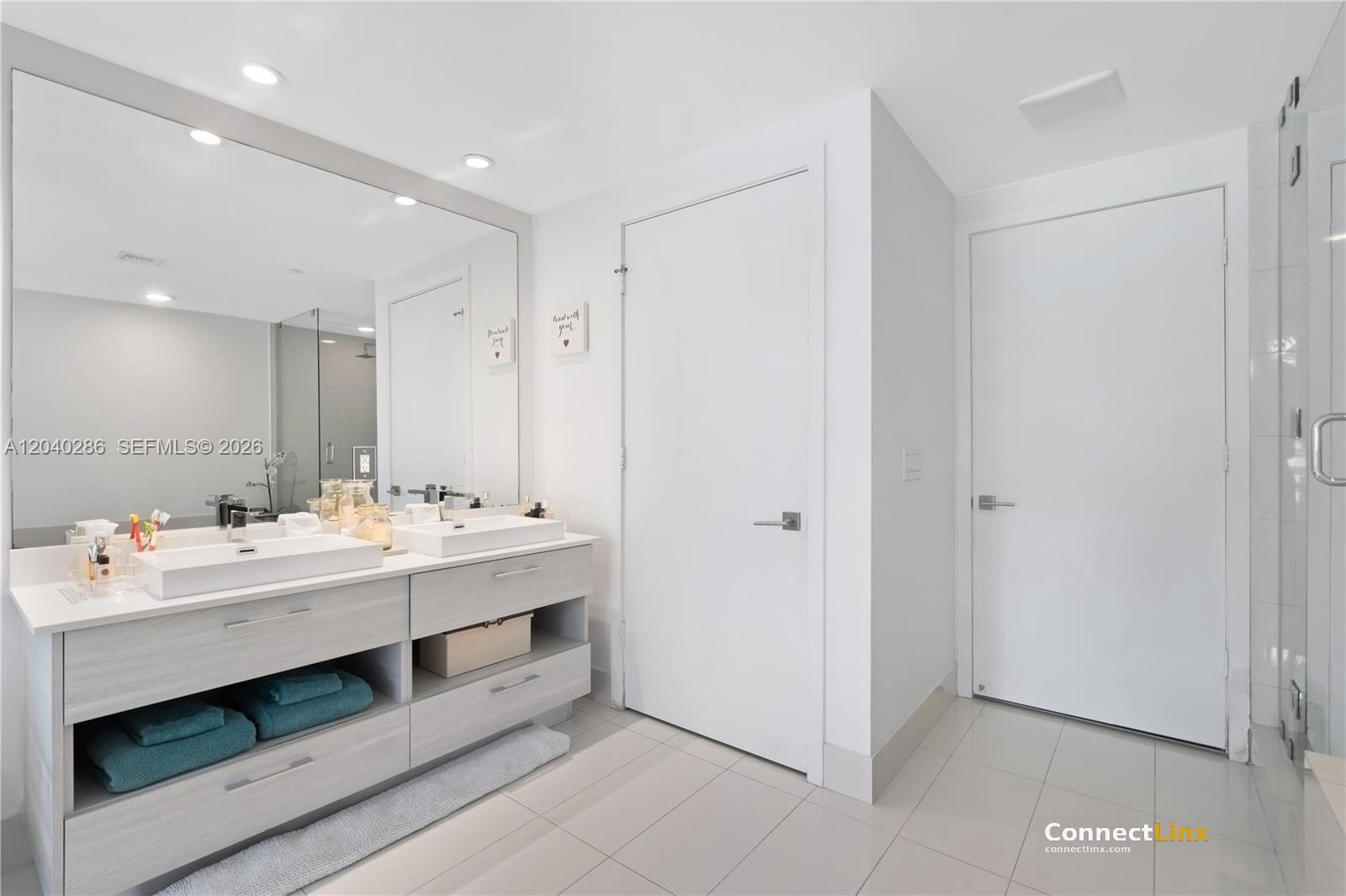 Photo 6 of 2 bed condo in Miami