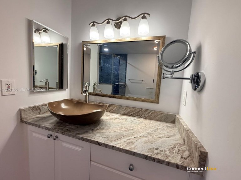 Photo 3 of 4 bed townhouse in Plantation