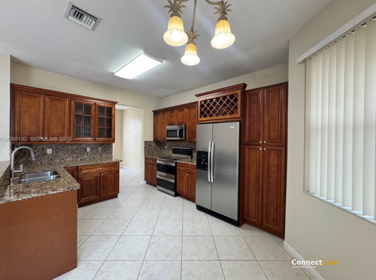 Photo 5 of 4 bed single family home in Miramar