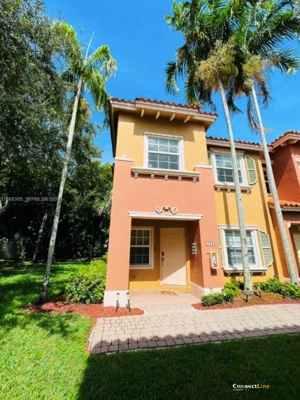 3 bed townhome in Pembroke Pines