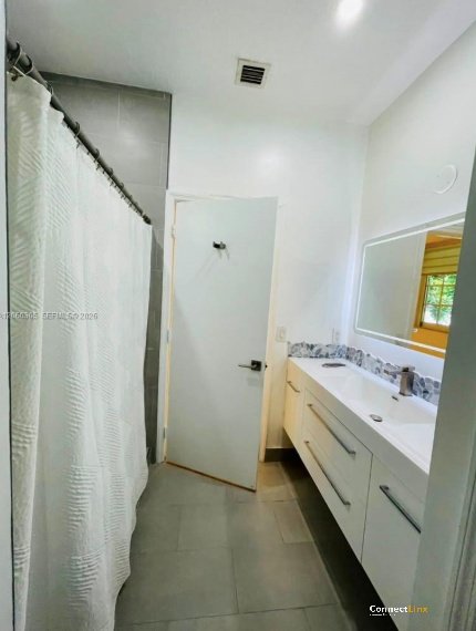 Photo 3 of 3 bed townhouse in Pembroke Pines