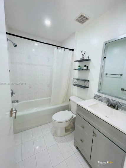 Photo 5 of 3 bed townhouse in Pembroke Pines