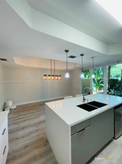 Photo 6 of 3 bed townhouse in Pembroke Pines