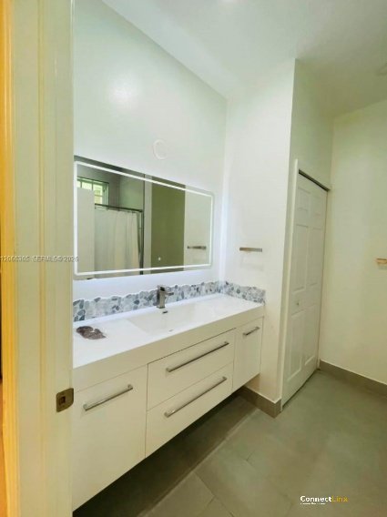 Photo 7 of 3 bed townhouse in Pembroke Pines