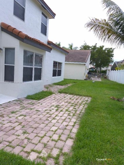 Photo 6 of 4 bed single family home in Pembroke Pines
