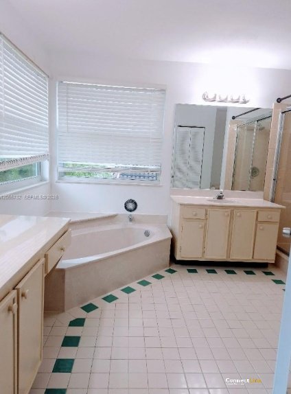 Photo 7 of 4 bed single family home in Pembroke Pines