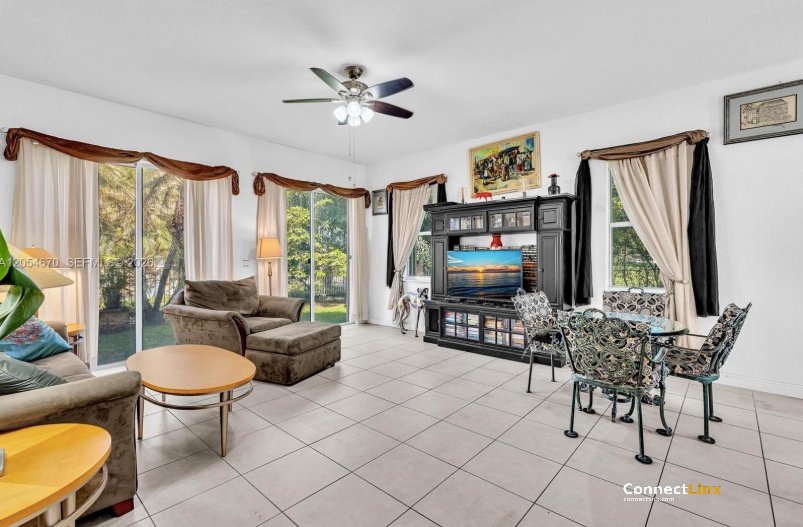 Photo 5 of 4 bed single family home in Miramar
