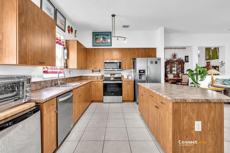 Photo 7 of 4 bed single family home in Miramar