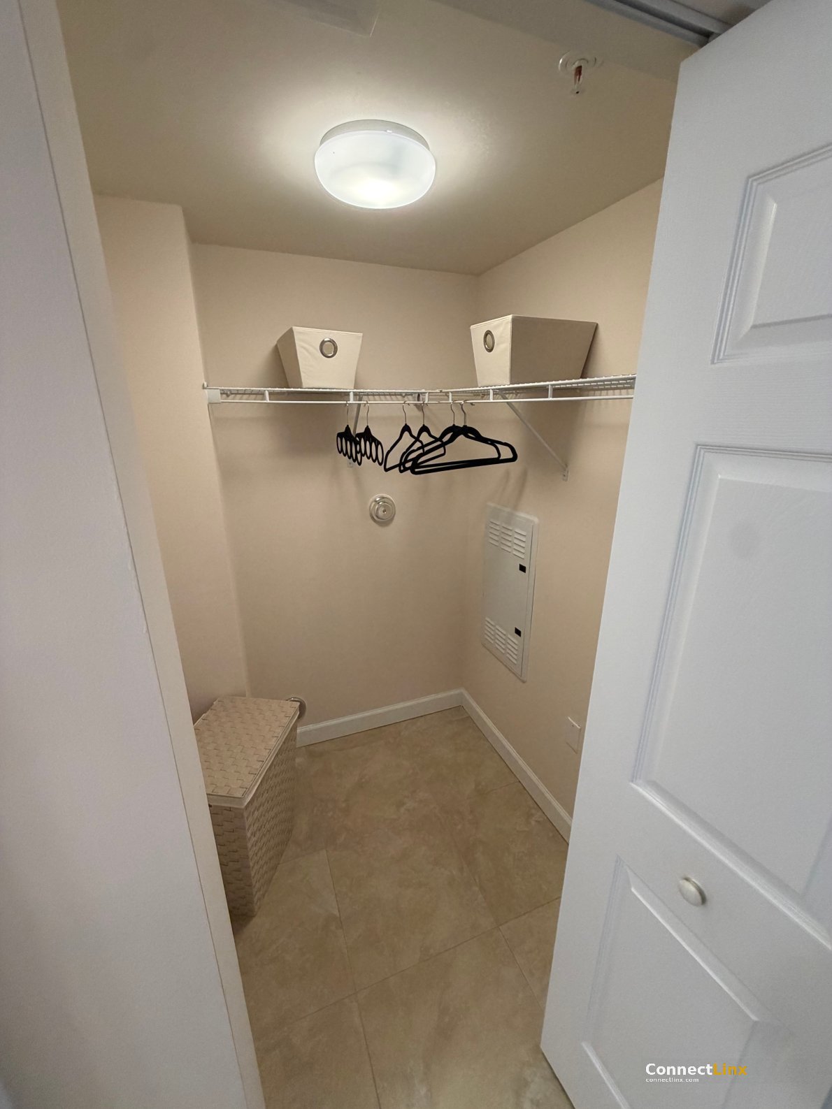 Photo 3 of 1 bed apartment in Doral