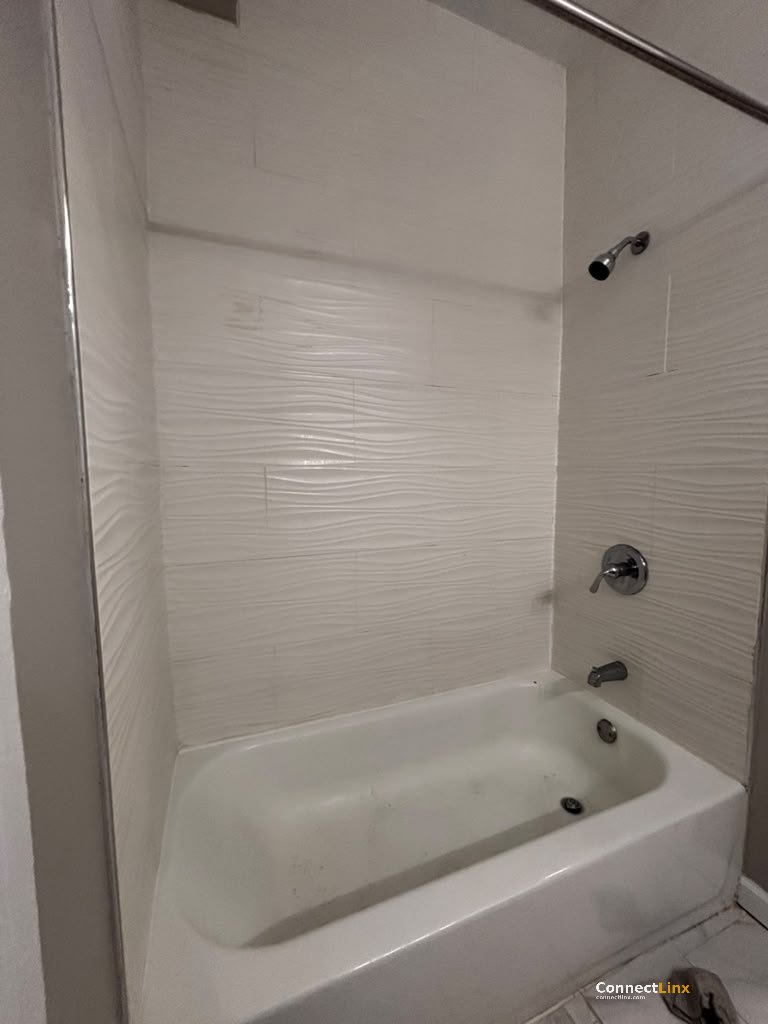 Photo 2 of 5 bed apartment in New Haven