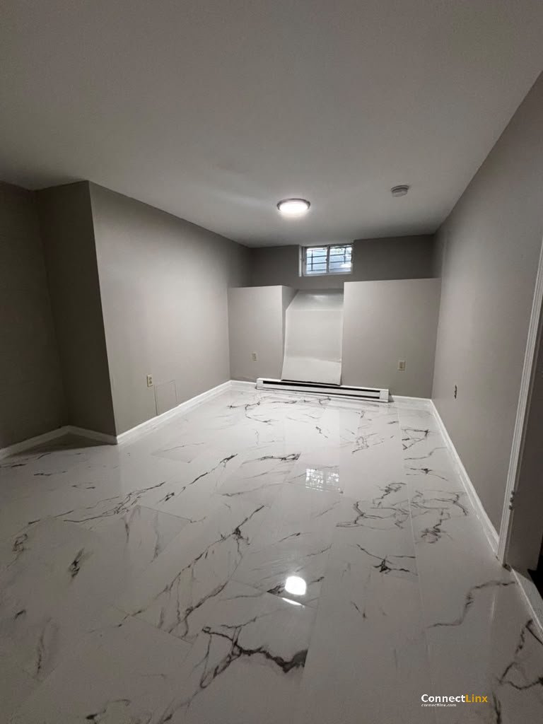 Photo 4 of 5 bed apartment in New Haven