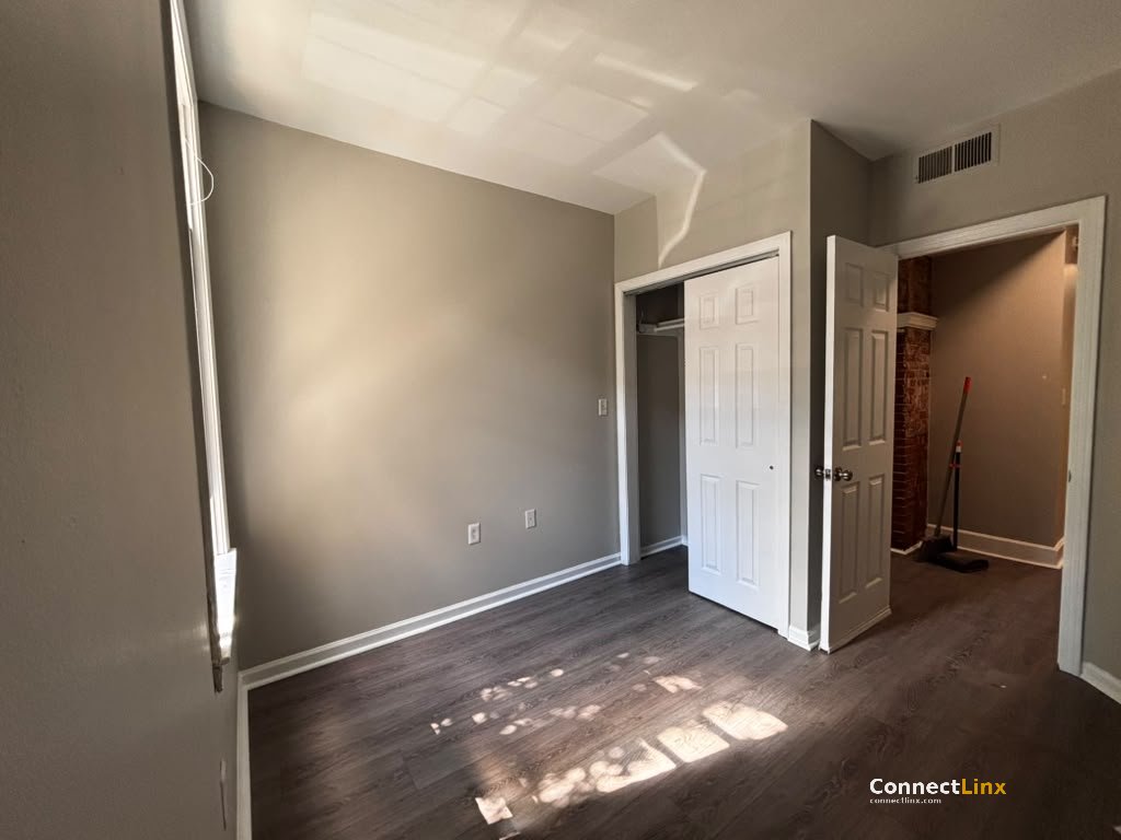 Photo 8 of 5 bed apartment in New Haven