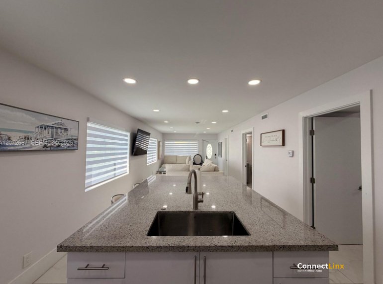 2 bed house in Hollywood