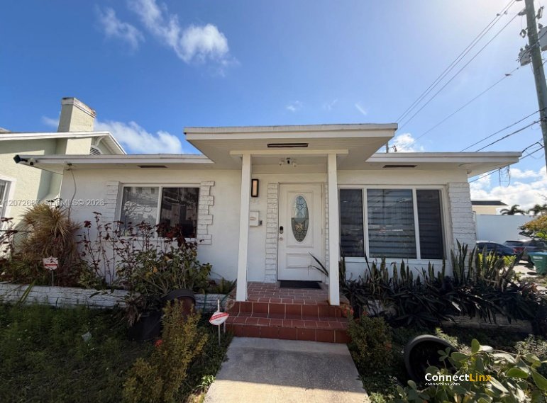 Photo 2 of 2 bed single family home in Hollywood