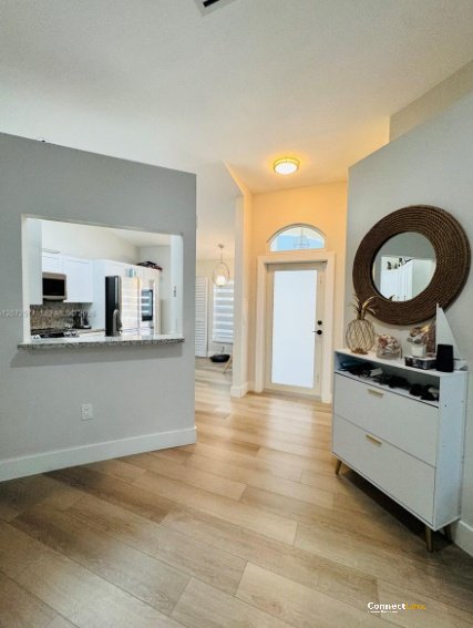 Photo 4 of 4 bed single family home in Hollywood