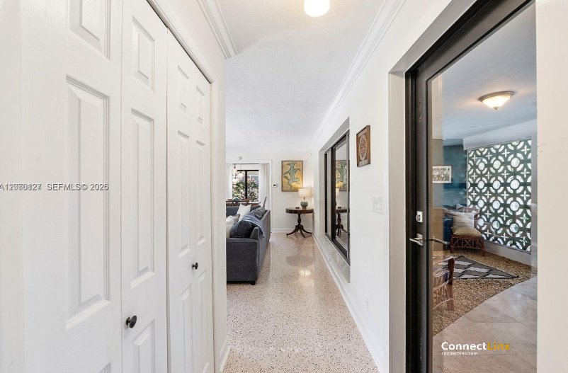 Photo 3 of 3 bed single family home in Hollywood